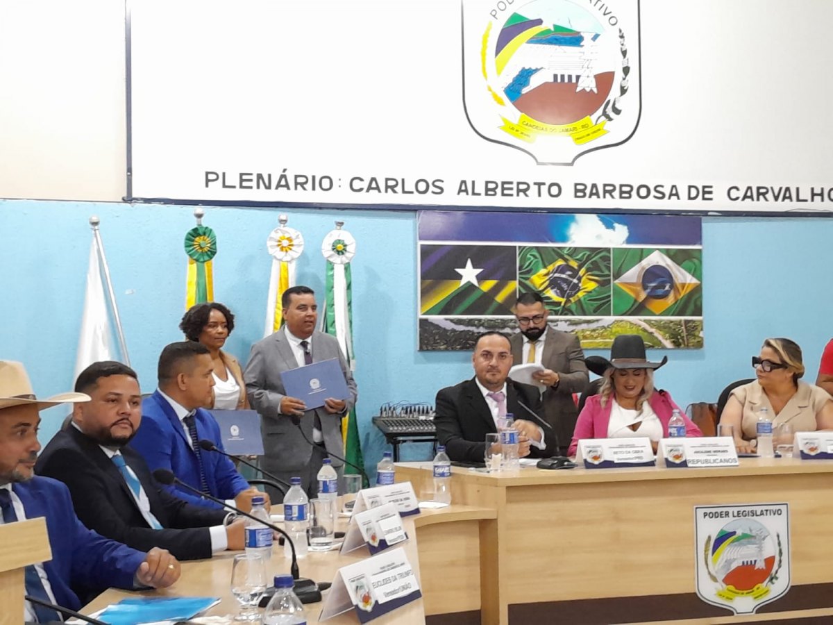 CANDEIAS DO JAMARI: Garçon assume novo mandato e anuncia ações e obras