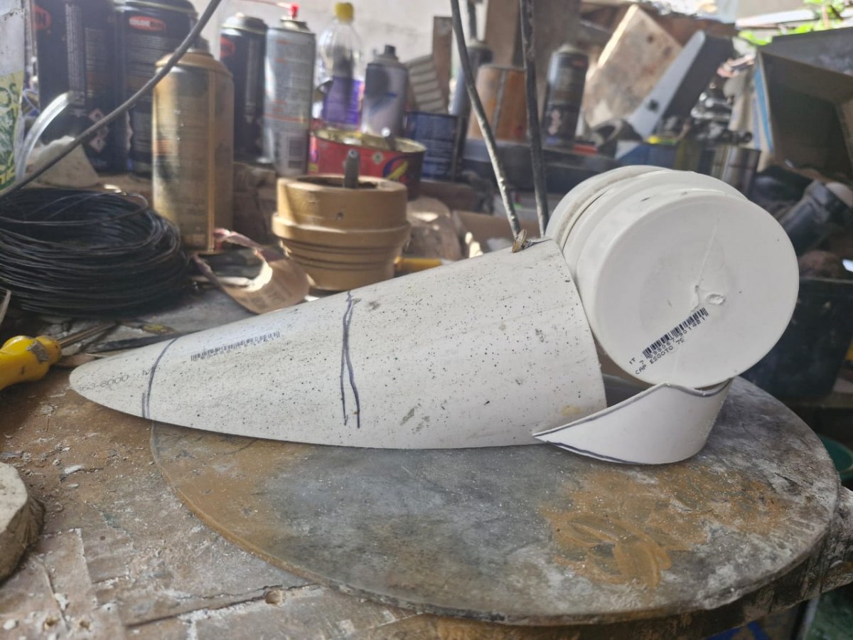 ROBÔ EM AÇÃO: O cineasta e ator Jair Rangel grava novo filme do Pistolino e o robô Dip