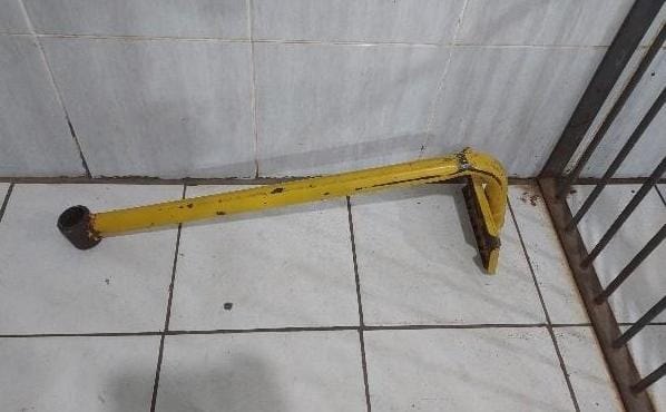 VÍDEO: PM prende acusado flagrado destruindo equipamentos de praça 