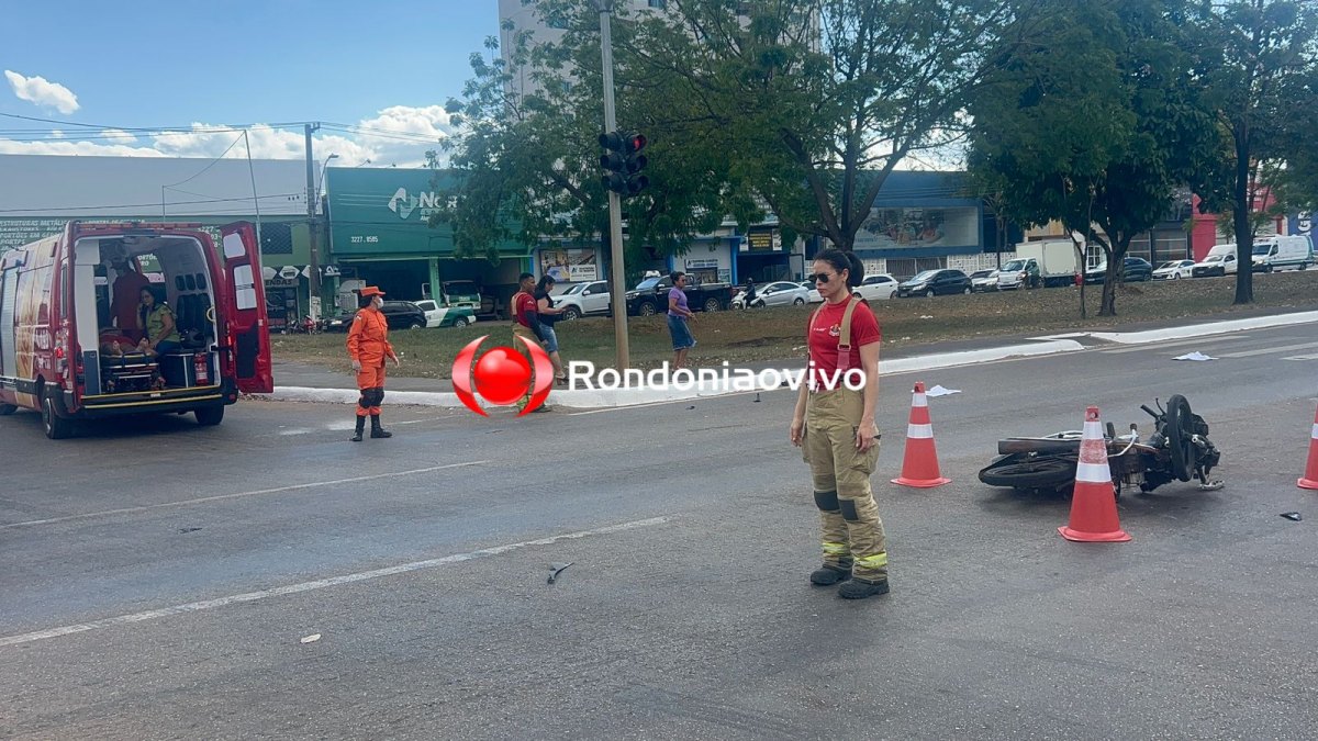 VÍDEO: Motociclista fica ferido após batida contra carro na Jorge Teixeira