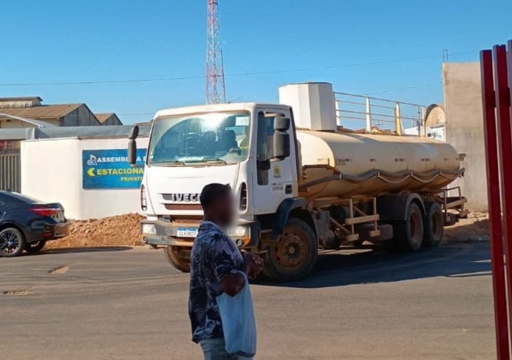BENEVOLÊNCIA: Partes envolvidas dizem que asfaltamento de pátio de igreja é cortesia de apoio