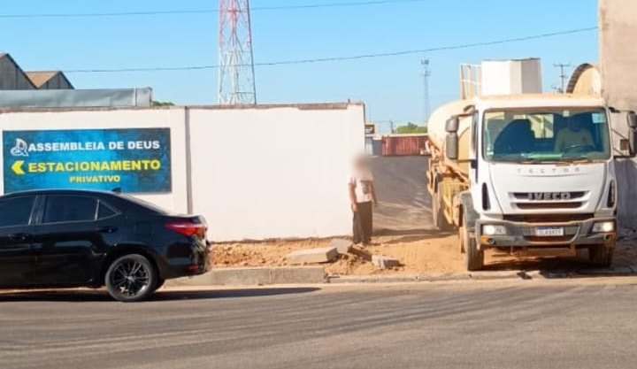 BENEVOLÊNCIA: Partes envolvidas dizem que asfaltamento de pátio de igreja é cortesia de apoio