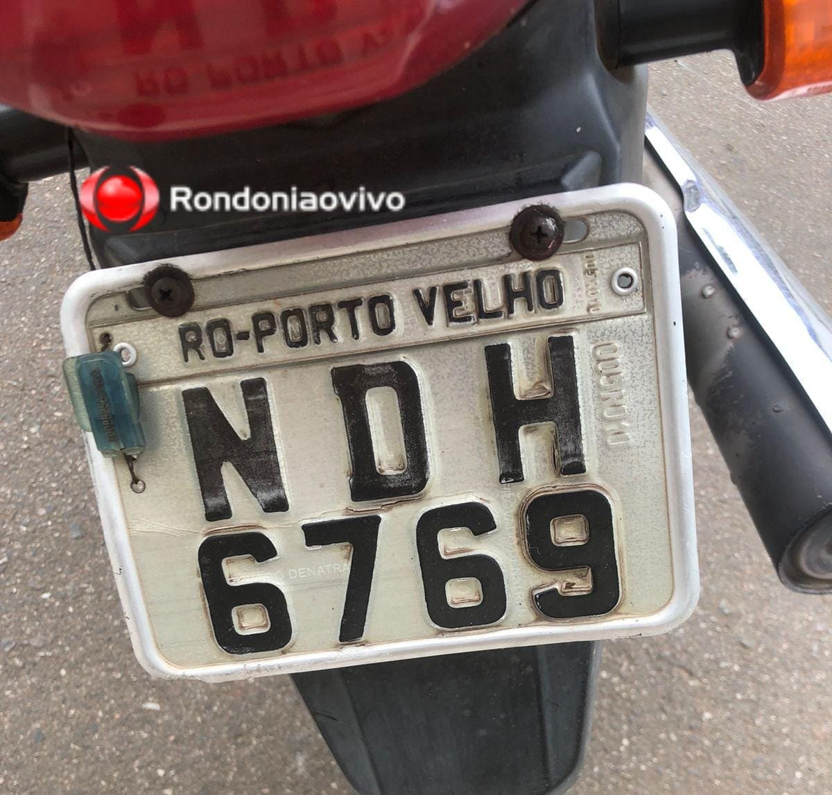 VÍDEO: Ladrão ousado furta moto na frente do Complexo da Polícia Civil 