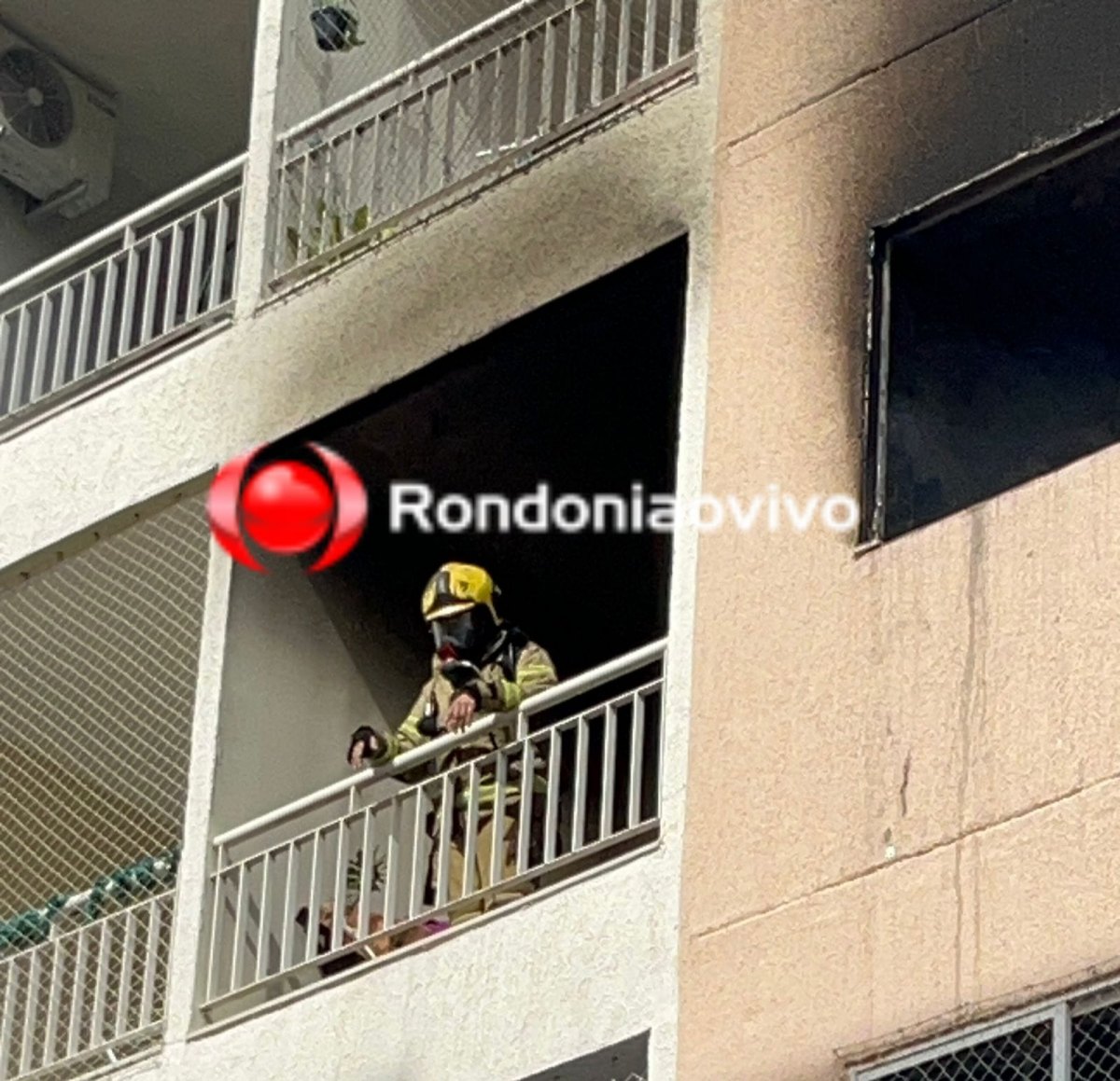 URGENTE: Apartamento em condomínio pega fogo e Bombeiros são acionados às pressas 