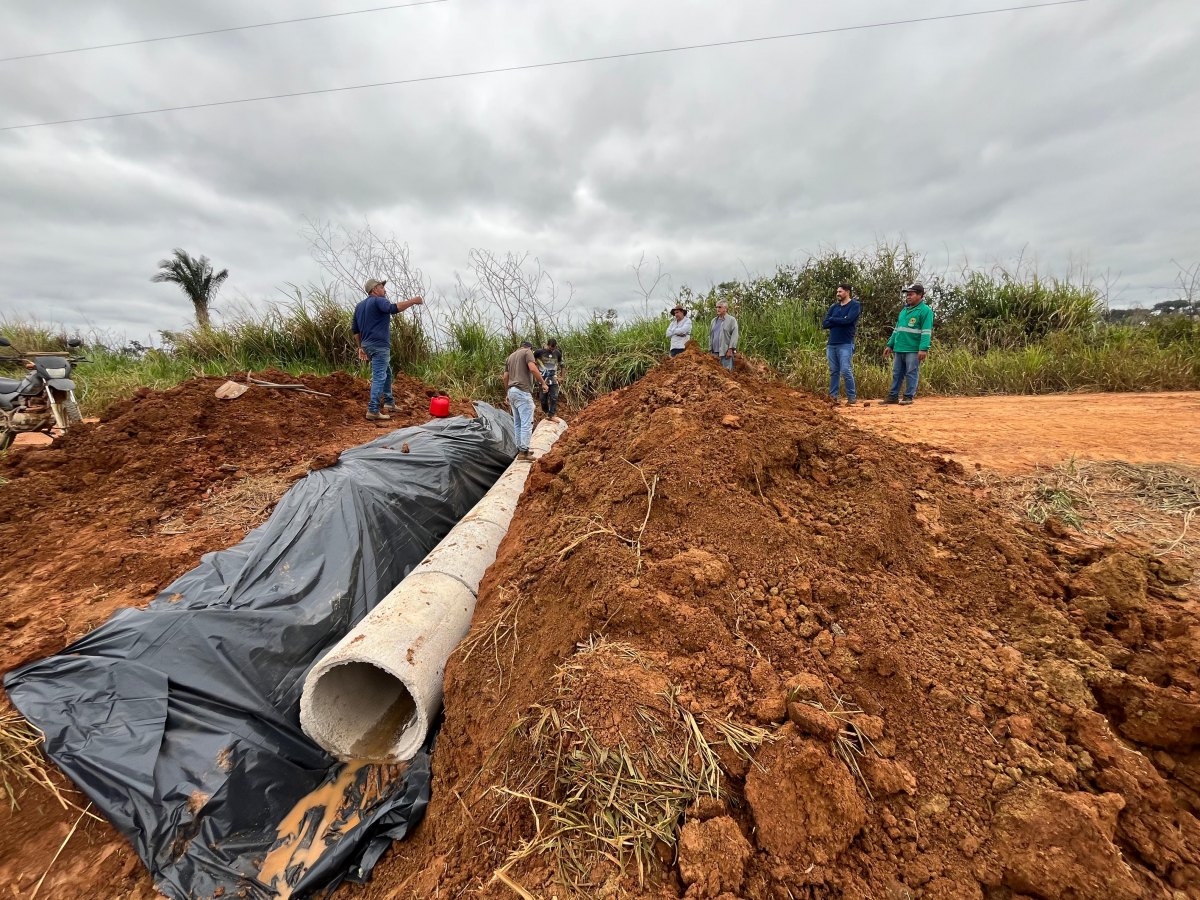 MÁRCIO PACELE: Vereador acompanha execução de manilhas e reforça melhorias no Ramal da Linha 1
