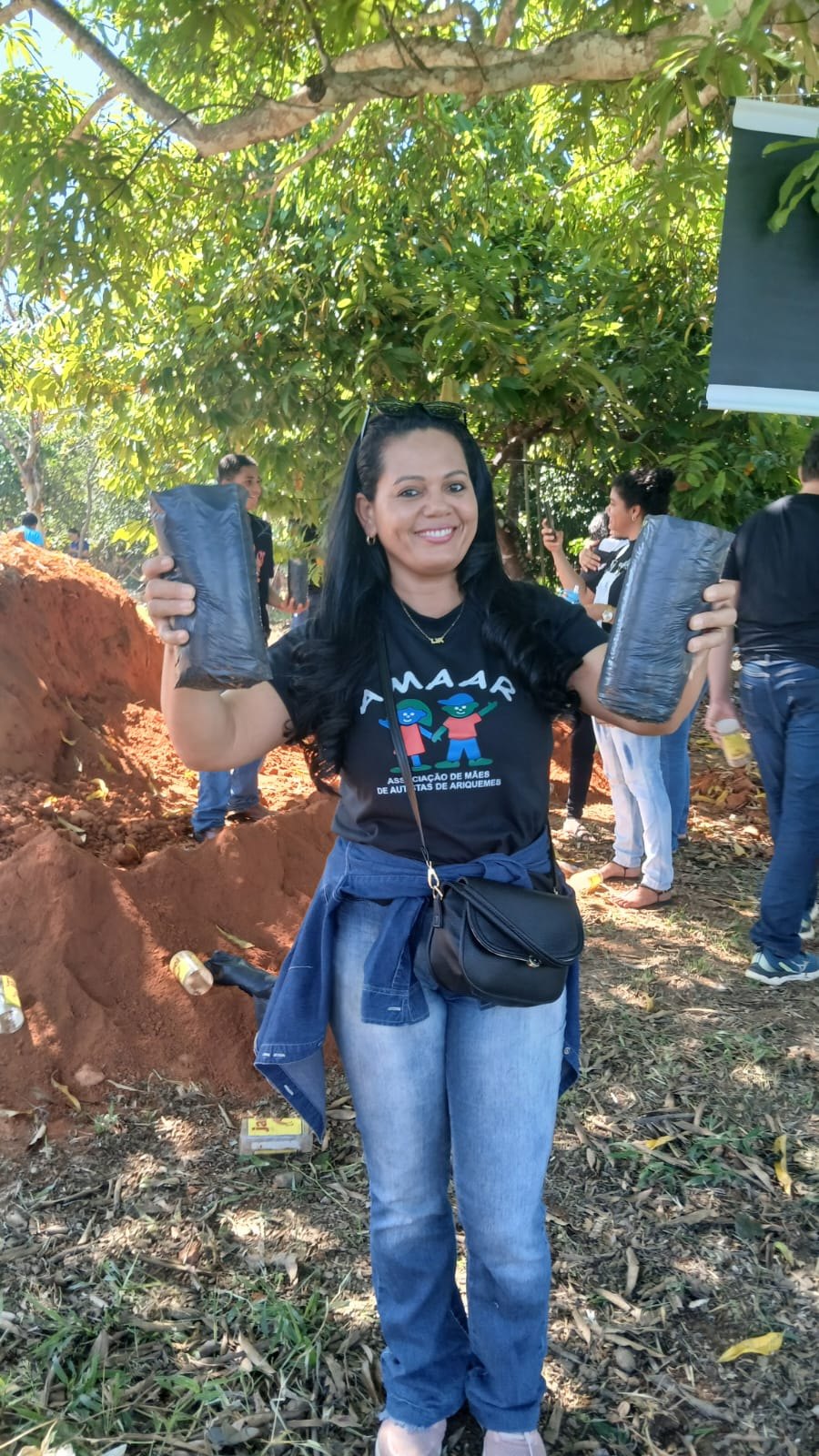 MEIO AMBIENTE: Comunidade do Assentamento Madre Cristina une forças em ação ambiental coletiva