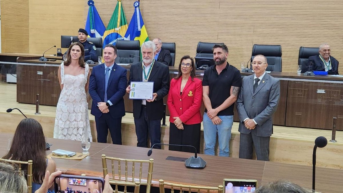 HOMENAGEM: Adélio Barofaldi recebe Medalha de Mérito Legislativo por contribuição a RO