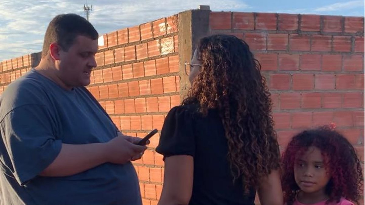 THIAGO TEZZARI: Vereador acompanha melhorias no bairro nova esperança a pedido de moradores