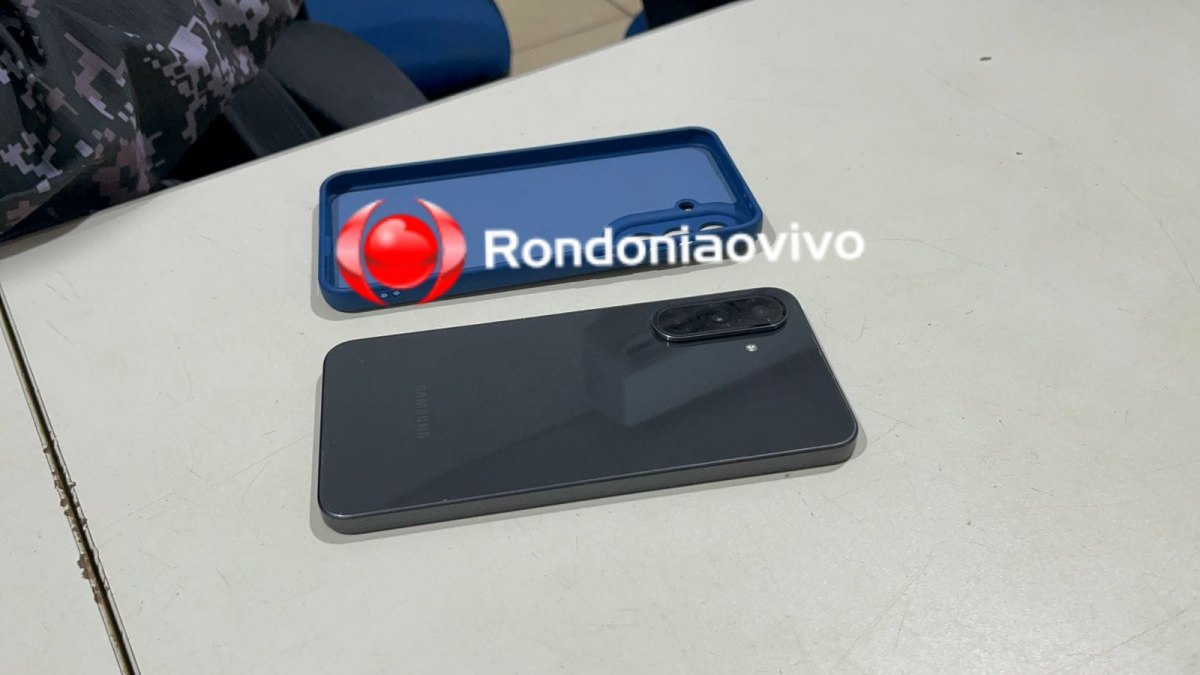 ROUBOU ESTUDANTE: Dupla é interceptada tentando fugir de ônibus após assalto em praça