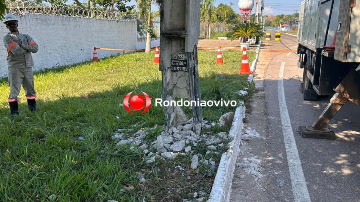 VÍDEO: Carro bate em cheio contra poste no Espaço Alternativo