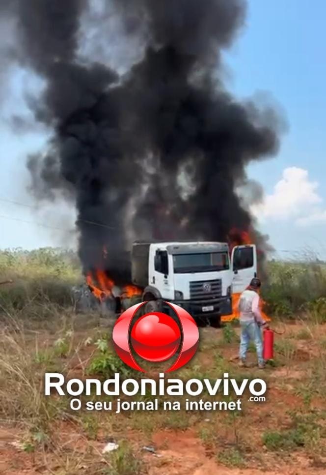NO CEMITÉRIO:  Caminhão da Prefeitura pega fogo após tocar em rede elétrica durante limpeza
