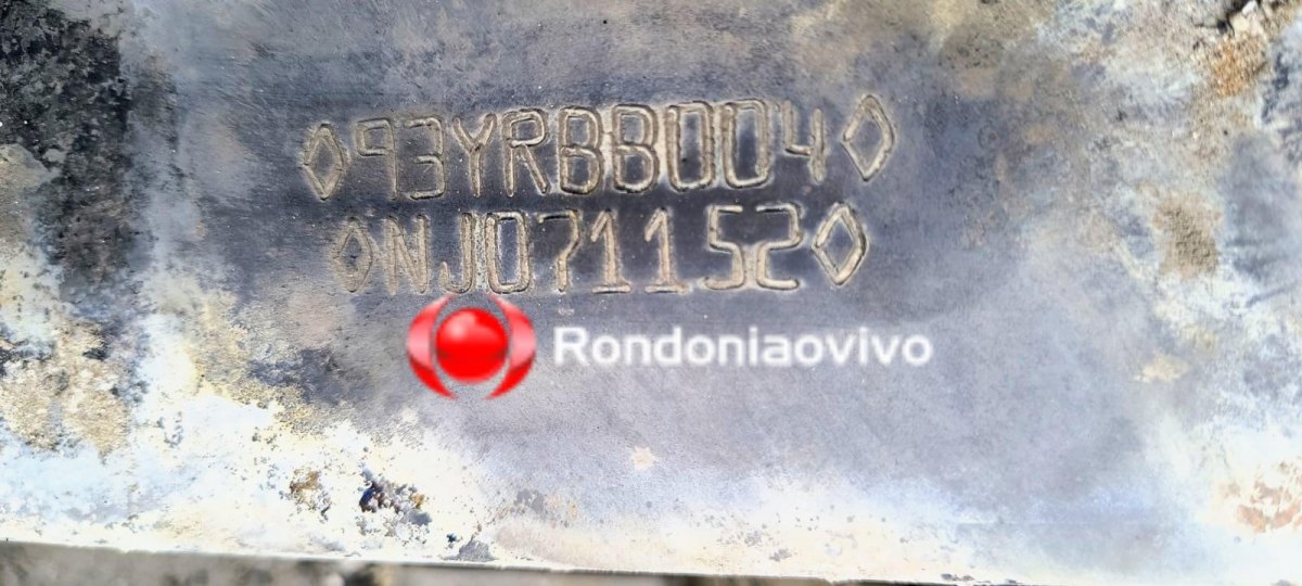 QUEIMADO: Carro roubado é encontrado totalmente destruído por incêndio criminoso 