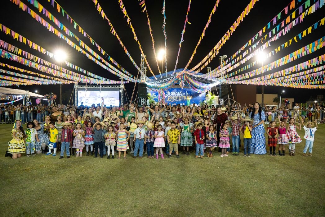 SUCESSO DE PÚBLICO: Centenas de pessoas prestigiam os dois dias do 8º Arraiá da Prefeitura de Jaru   