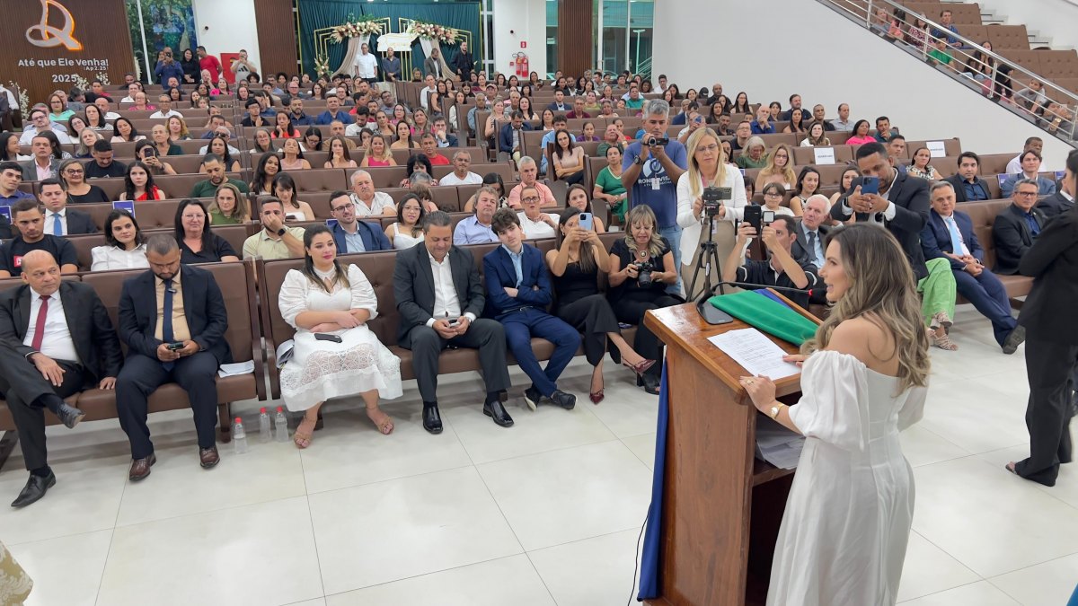 NOVA MISSÃO: Carla Redano é empossada prefeita para o segundo mandato em Ariquemes
