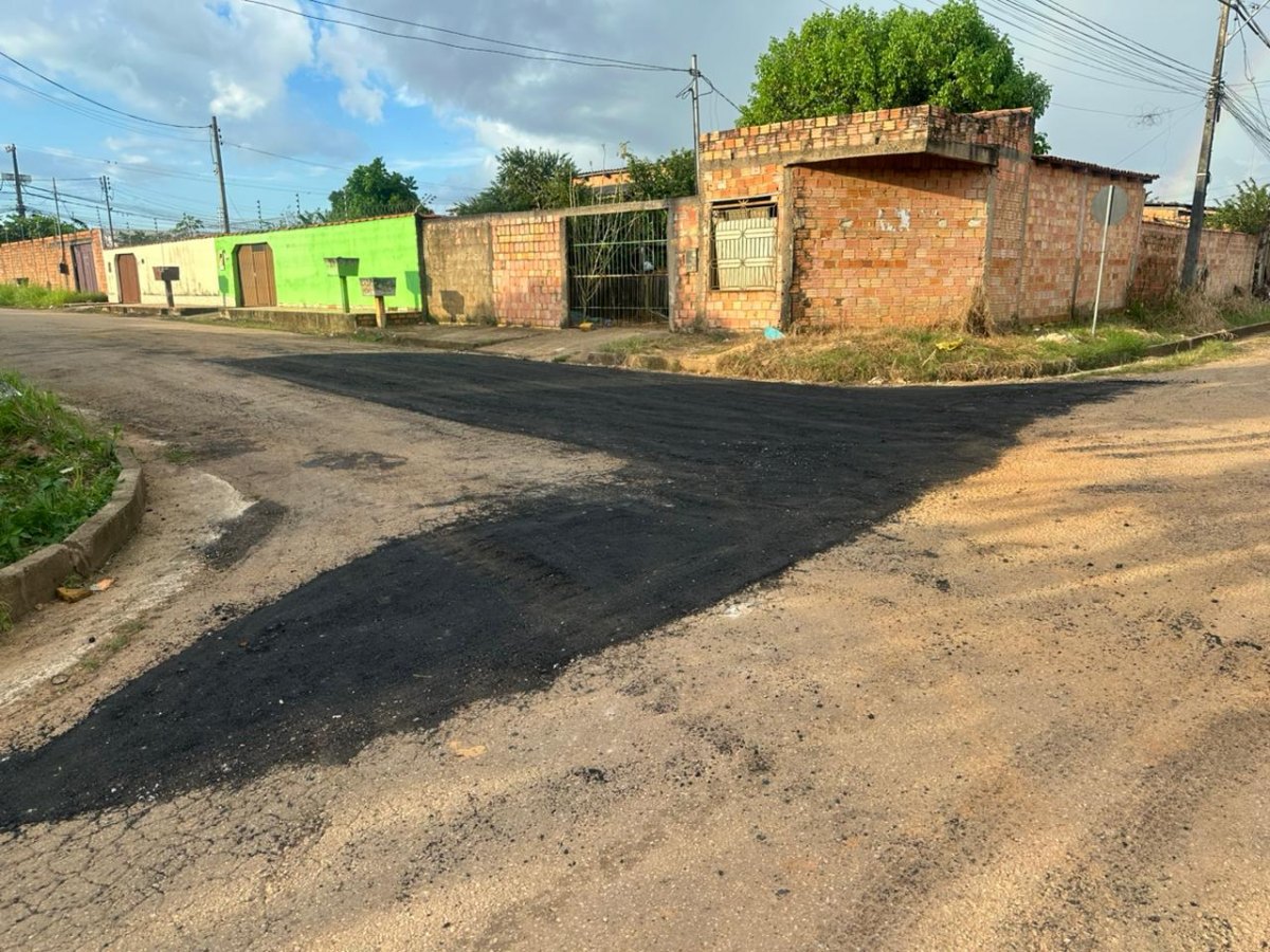 EDIMILSON DOURADO: Serviço de tapa buracos é realizado no Bairro Aeroclube a pedido do vereador