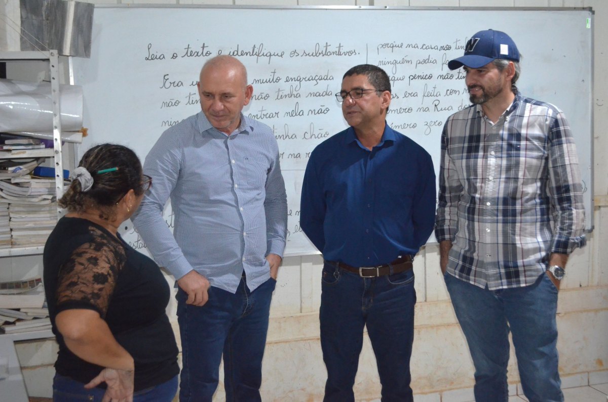 EZEQUIEL NEIVA: Deputado leva melhorias para Escola Dom Pedro I em Vila Bosco