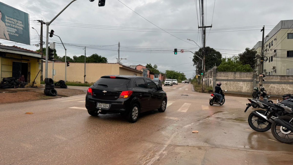 EDIMILSON DOURADO: Ver. solicita instalação de placa de Direita Livre para melhorar trânsito na zona Sul