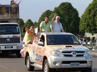 Guilherme Erse e Moreira Mendes levam mais de 150 veículos em carreata na Capital