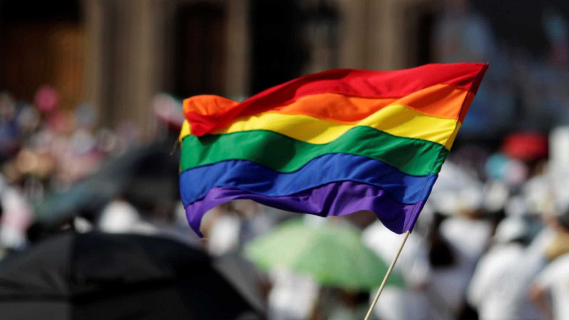 Homens gays ganham em média 10% a mais que heterossexuais