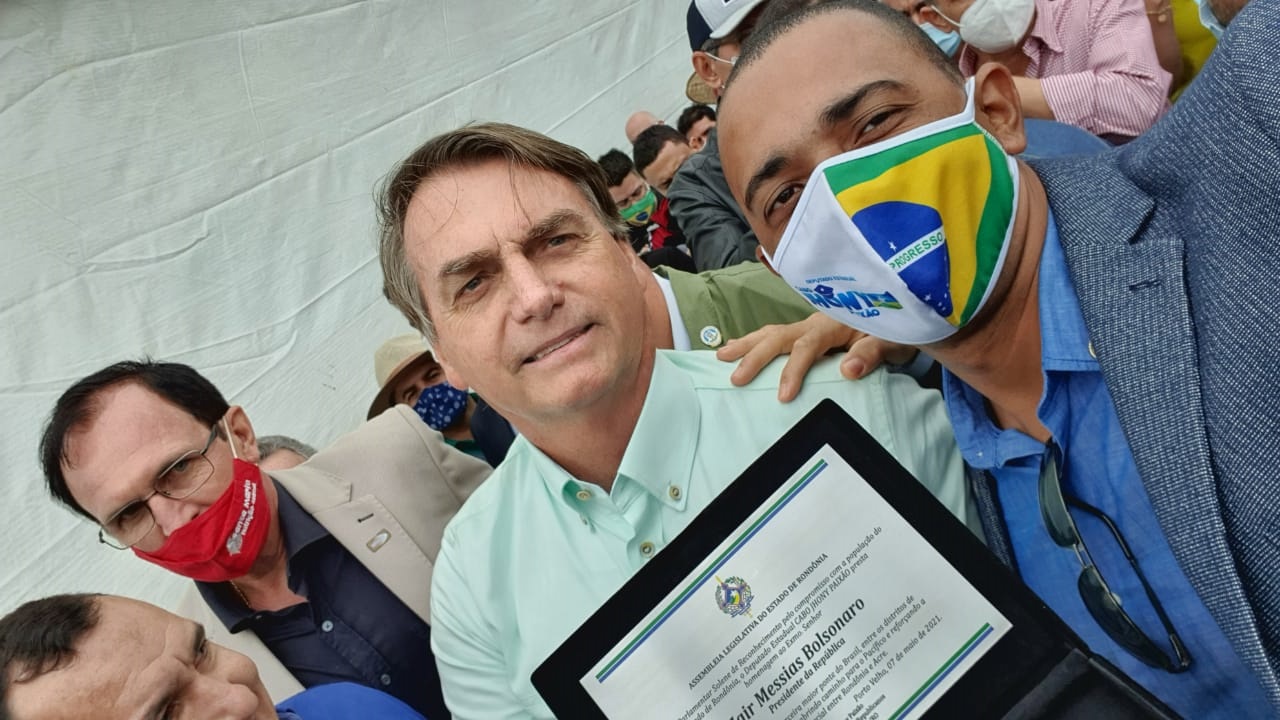 Jhony Paixão entrega Medalha de Mérito Legislativo ao presidente Jair Bolsonaro