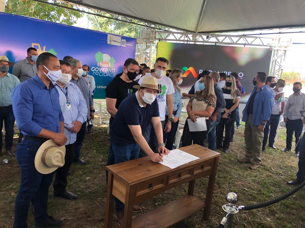 PRESIDENTE DA ALE: Alex Redano participa do lançamento do Tchau Poeira em Pimenta Bueno 