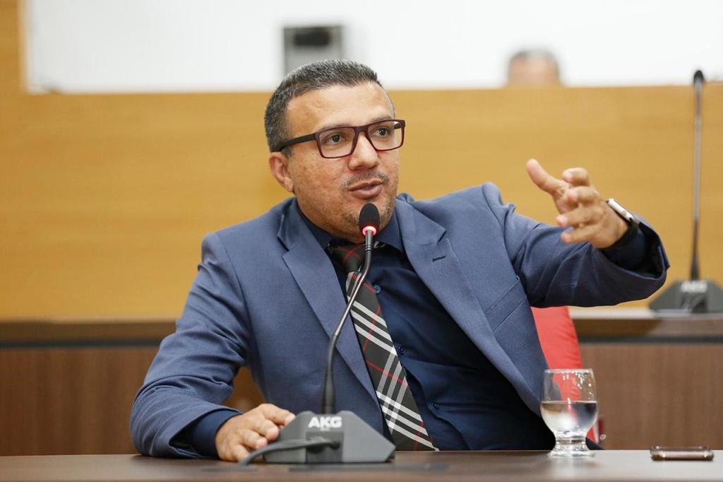 DEPUTADO ESTADUAL: Alex Silva solicita à Sesau indenização em pecúnia aos profissionais da saúde que possuem direito à Licença Prêmio