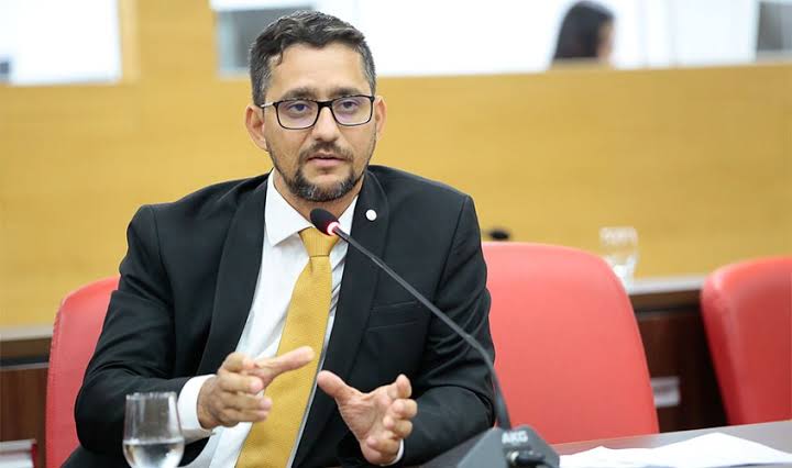 VITÓRIA PARA EDUCAÇÃO: Anderson parabeniza Governo por sancionar a regulamentação do novo Fundeb