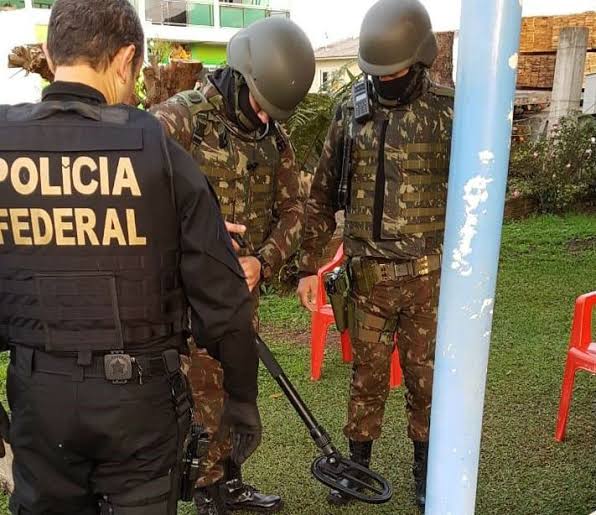 IRREGULAR: PF e Exército fazem operação para apreender armas de CAC