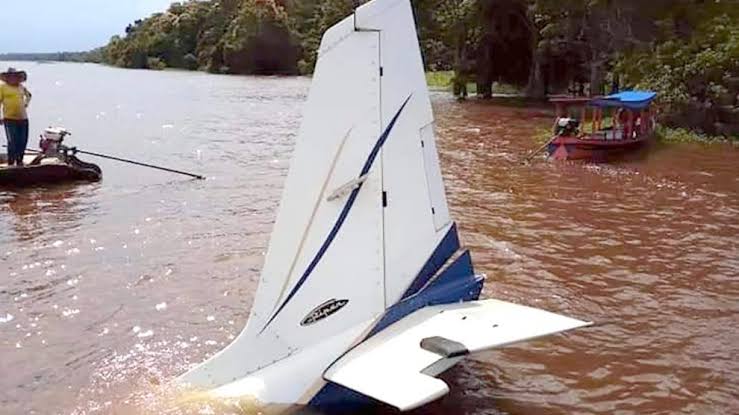 PANE NO MOTOR: Aeronave cai em rio de RO com empresário e mais duas pessoas