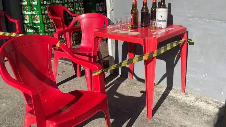 TENTATIVA DE HOMICÍDIO: Rapaz é baleado pelo ex-marido da atual namorada em bar