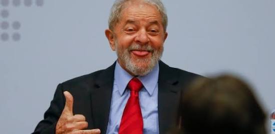 Desembargador manda soltar Lula com urgência ainda neste domingo