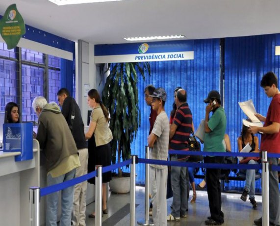 DEPÓSITO: INSS começa a pagar hoje 13º salário de aposentados e pensionistas