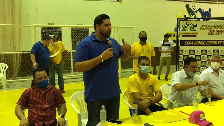 ROLIM DE MOURA: Jean Oliveira participa da abertura da 1ª Copa Rondo Esporte de Futsal 