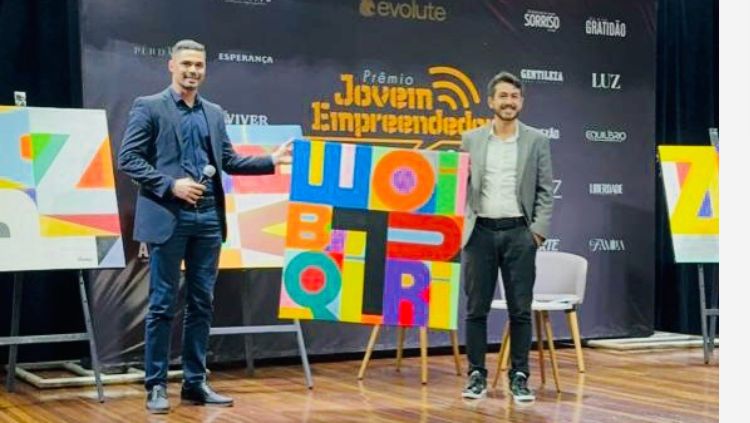 DESTAQUE DO ANO: Empreendedor da Odontologia é homenageado em evento de empreendedorismo