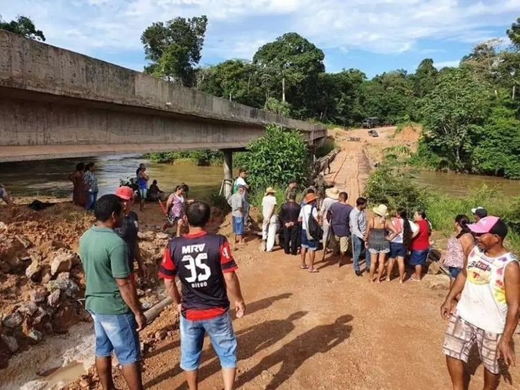 ILHADOS: DER afirma que não pode terminar obra de ponte e moradores ficam isolados