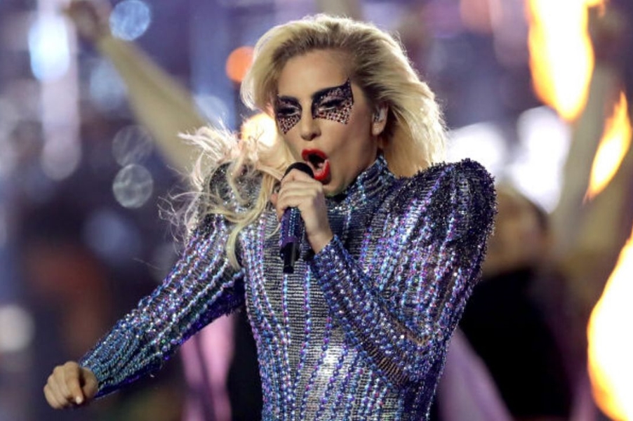 COPACABANA: Lady gaga assina contrato para show gratuito em 2025