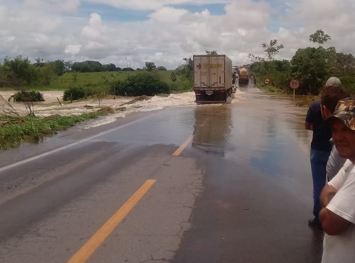 LIBERADA: Após lamina de água baixar BR-364 é desbloqueada em RO