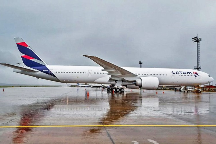 CRISE: Latam Linhas Aéreas pode demitir até 2,7 mil pilotos e comissários