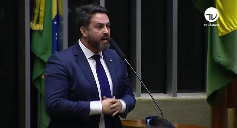 CONGRESSO: “Temos que acabar essa briga entre direita e esquerda pelo bem do Brasil”, diz Léo Moraes