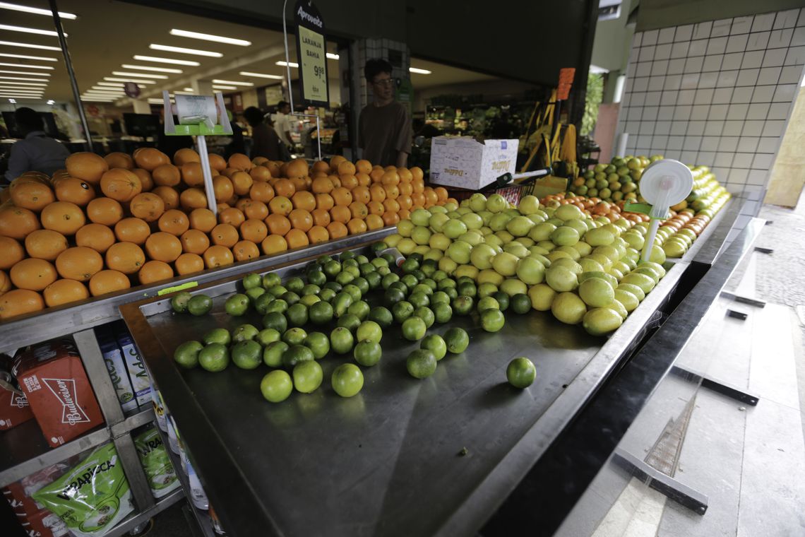 PERIGO: Universidade cria técnica que identifica uso de agrotóxicos em frutas