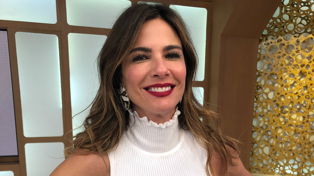 AO VIVO: Luciana Gimenez sofre acidente e sai da RedeTV! direto pro hospital