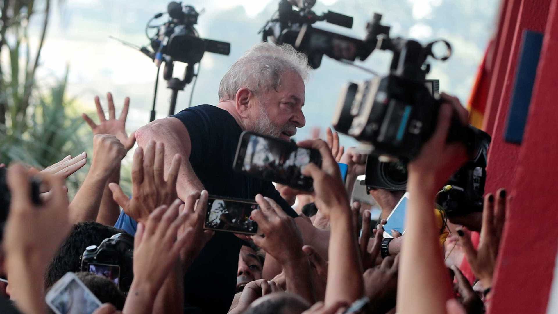 Lula lidera com 47% das intenções de voto após prisão