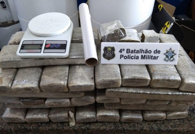 OPERAÇÃO: Polícia apreende mais de 30 quilos de maconha e quase meio milhão de reais