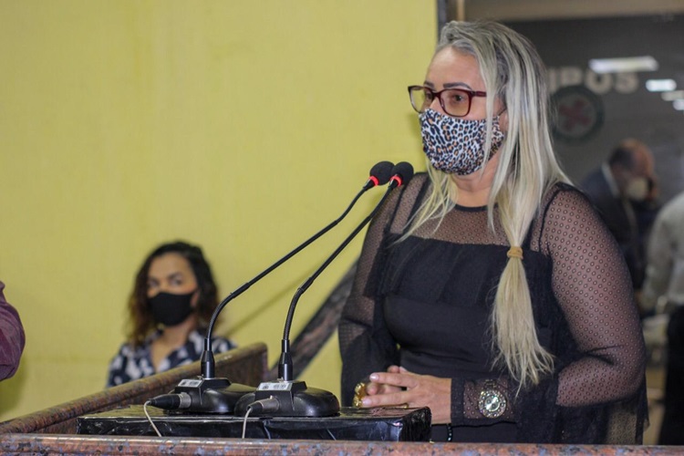 VEREADORA: Márcia Socorrista vota a favor do servidores públicos de Porto Velho