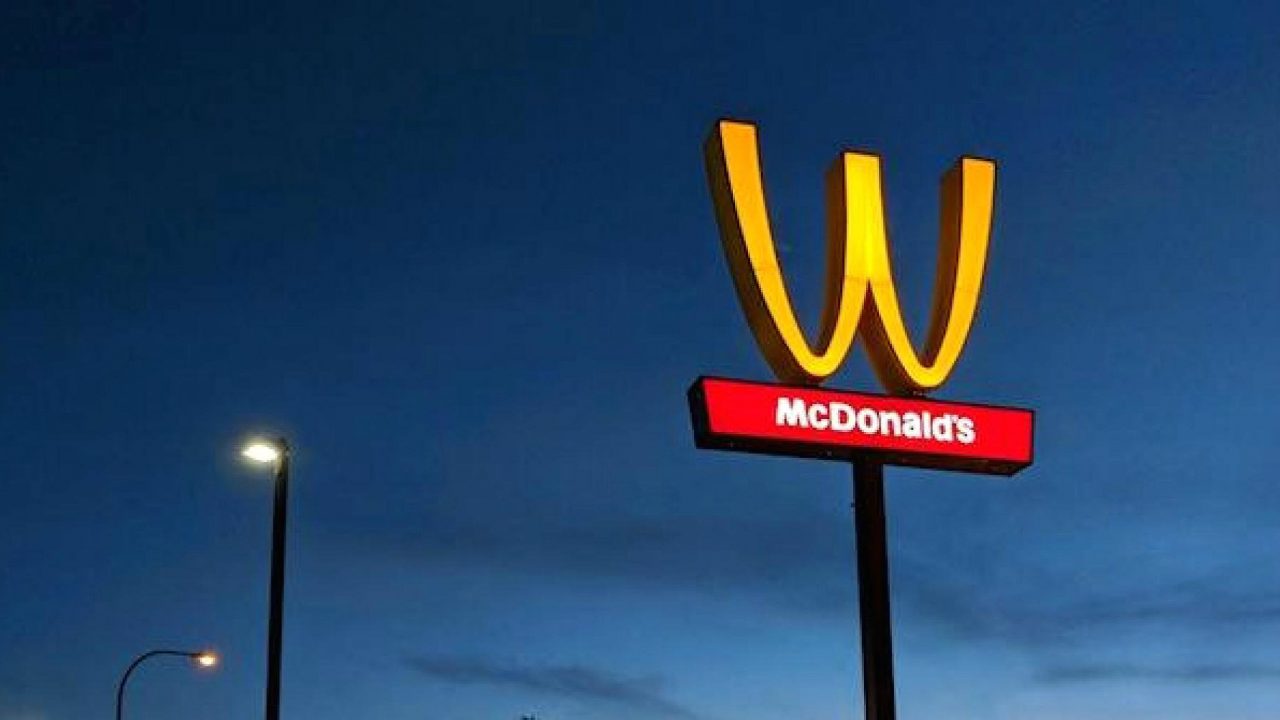 McDonald’s dos EUA muda logo em homenagem ao Dia das Mulheres