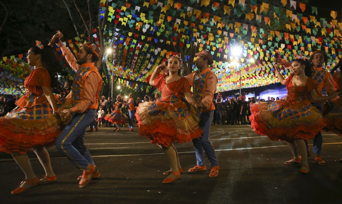 PESQUISA: Festa popular mais frequentada pelo brasileiro é a junina, e não o carnaval