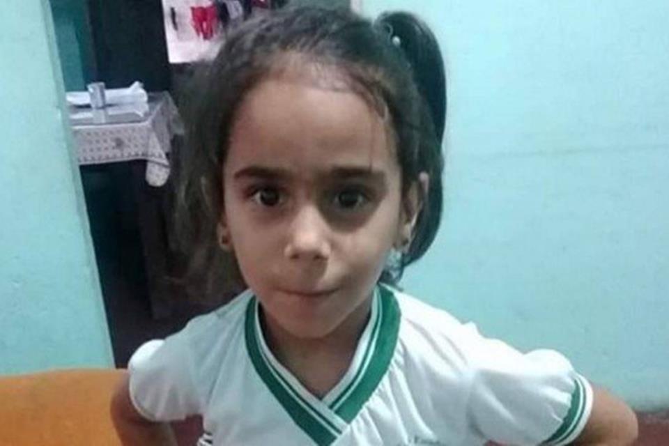 LOUCURA: Menina de 6 anos é estrangulada e jogada de prédio por vizinha