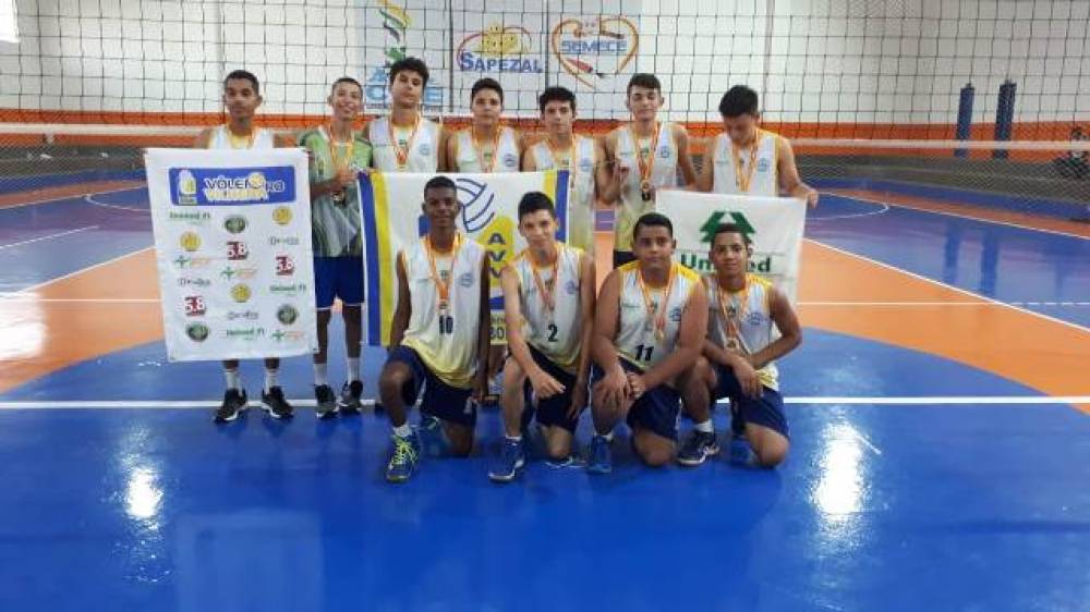 2 OUROS E 4 PRATAS: AVV vence a última etapa do Festival Mirim de Voleibol