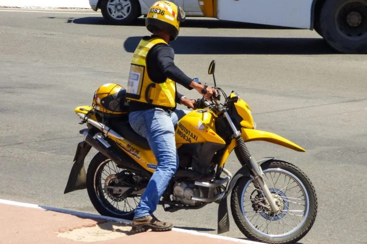 REPASSE: Município de RO dispensa licitação para comprar 220 capacetes a mototaxistas