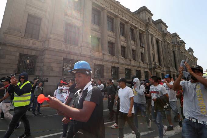 POLÍTICA: Envolvido em corrupção, presidente da Suprema Corte peruana renuncia